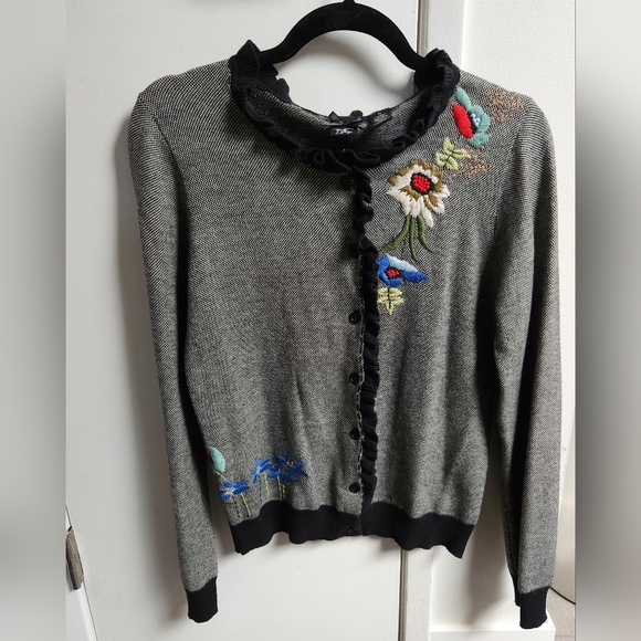 Nick & Mo Button-Down Cardigan, Black and White with Floral Details, Size US M - Picture 4 of 4